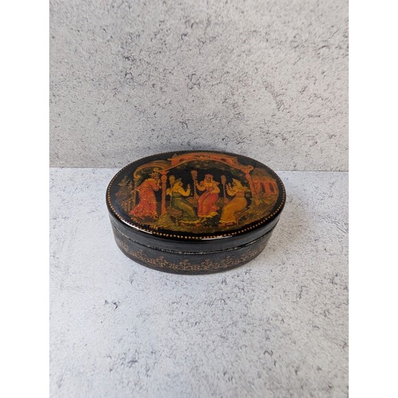 Signed Palekh Russian Lacquer Box w/ Certificate – “Maidens” by Kononova – 1992 - Picture 1 of 9